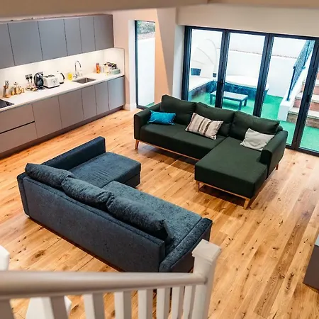 Flat 2, Cromwell Road 3 Bedroom Apartment